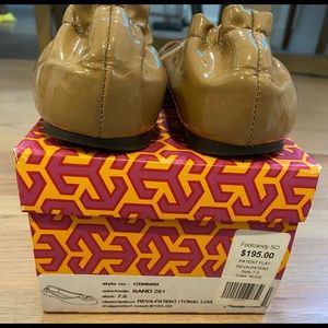 Tory Burch Reva Patent Reva - Sand